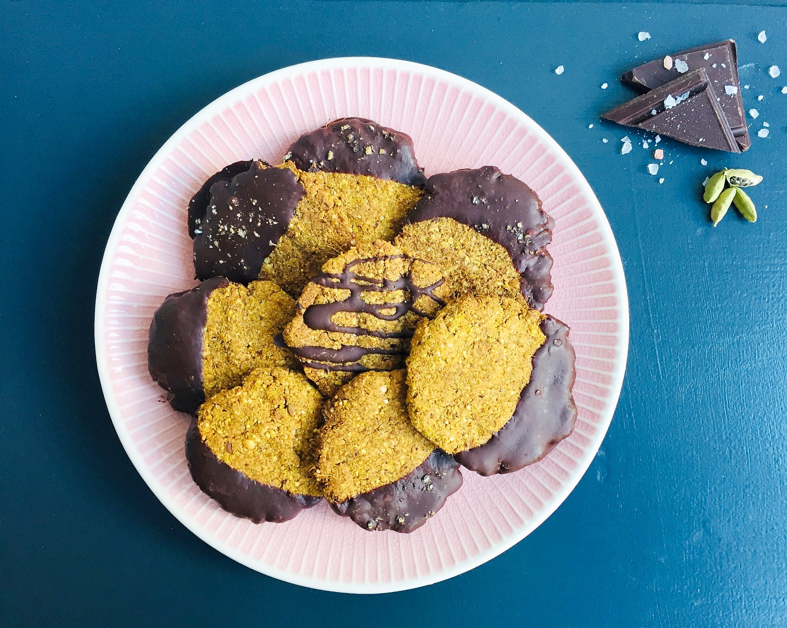 Oat and ginger biscuits with dark chocolate and sea salt